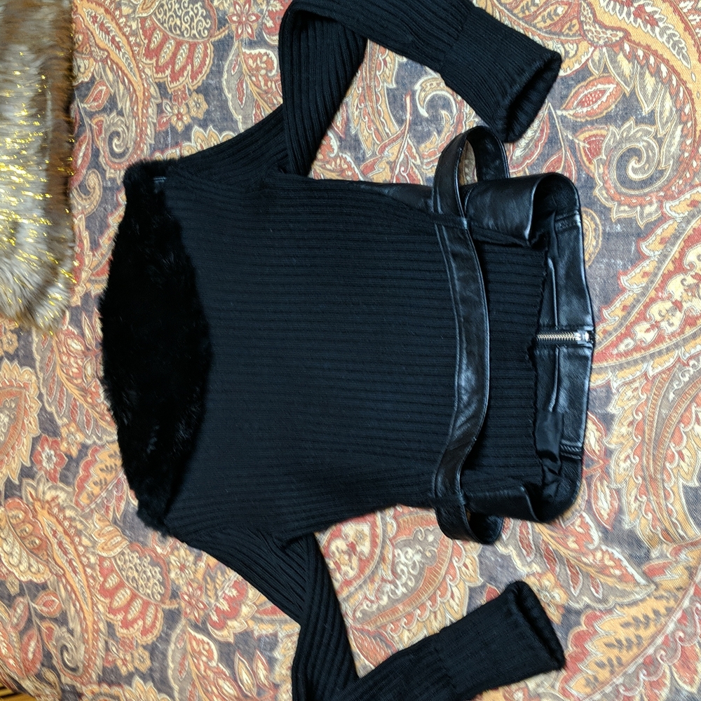 Cache leather and rabbit hair sweater jacket - Picture 6 of 8